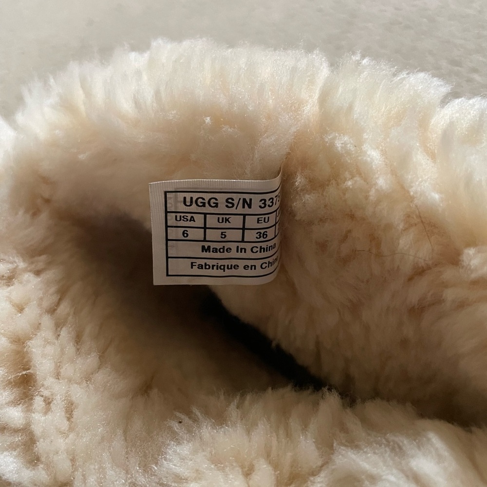 UGG Kids Metallic Silver Boots with Cream Fur - Picture 3 of 9